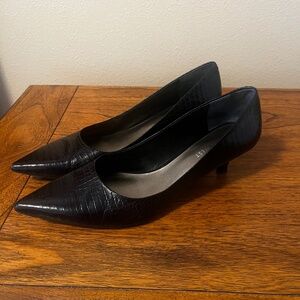 Nine West Kitten Heel Pump- Size 8